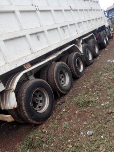 FAW semi-trailer truck